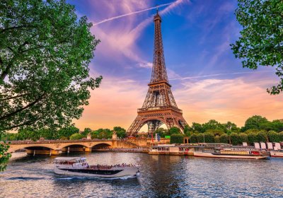 巴黎景观显示埃菲尔铁塔毛巾，塞纳河和树木